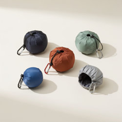 Sac pliable en boule publicitaire à personnaliser à vos couleurs Sacs pliables en boule publicitaires avec mousqueton, en polyester léger et réutilisable